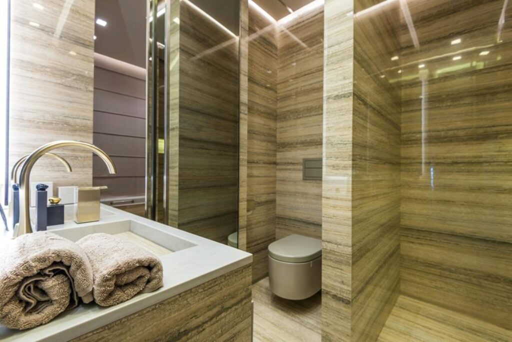 Unique Ideas for Decorating Bathroom Walls